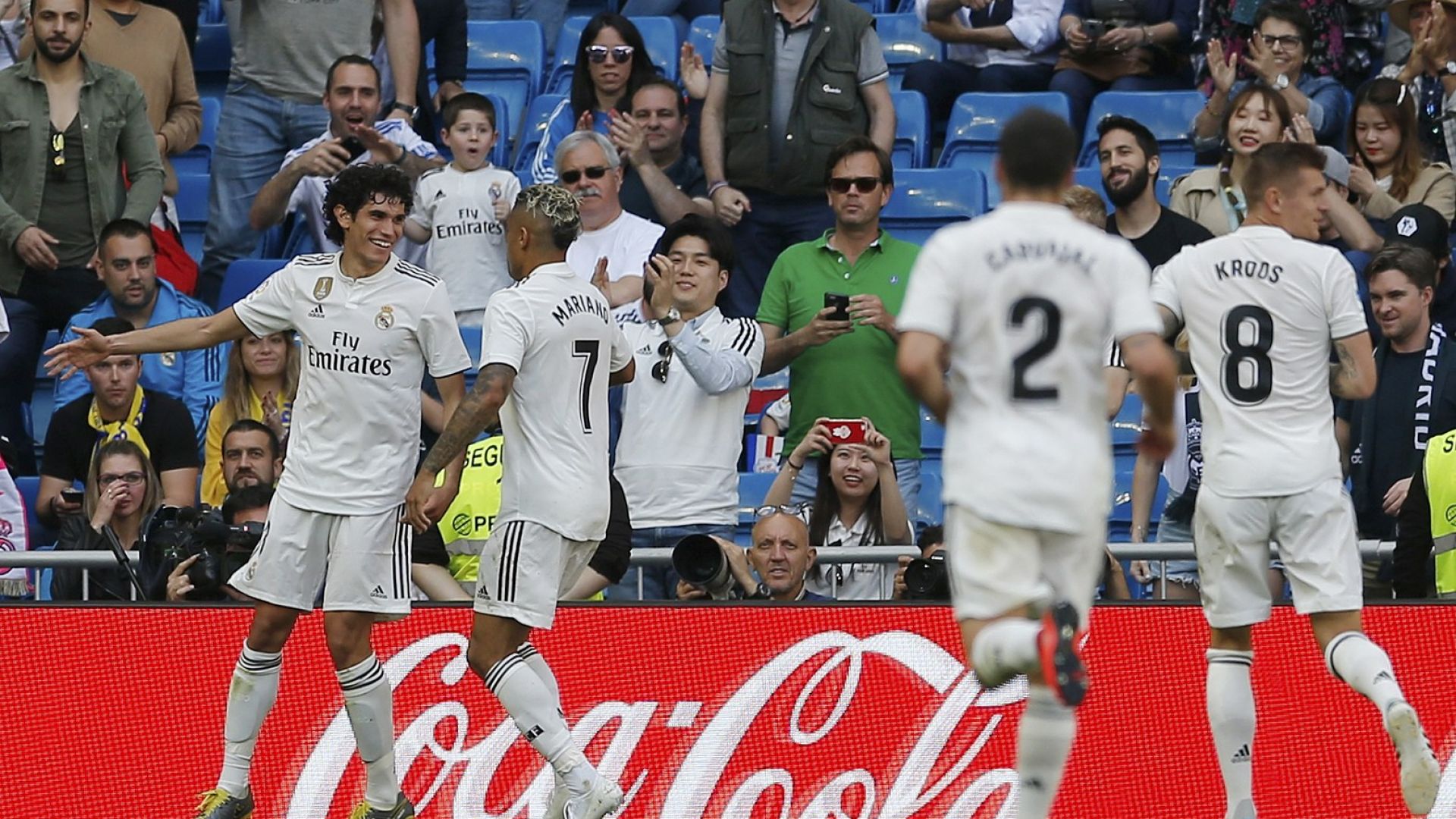 Реал се върна на победния път с експериментална атака