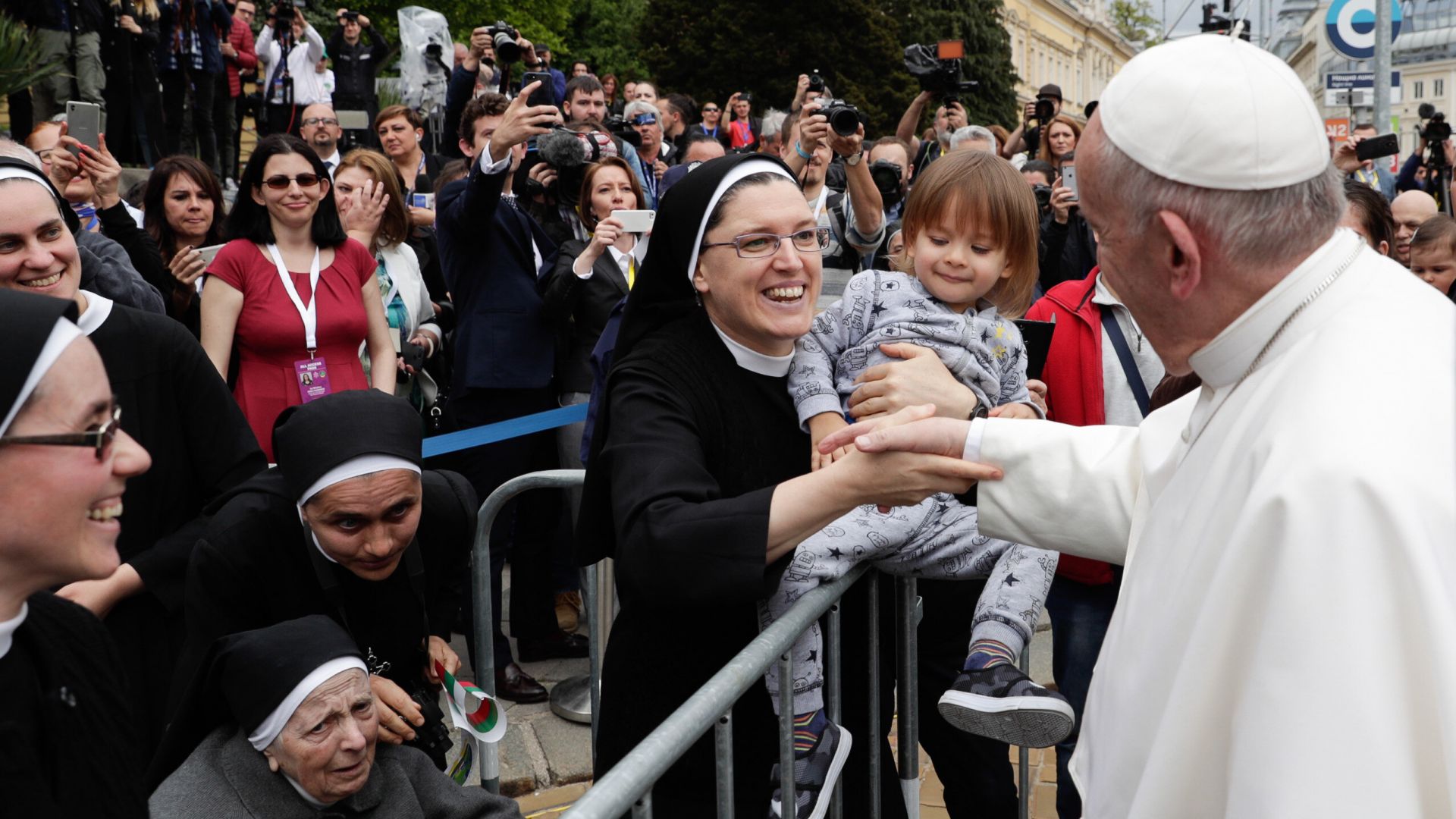 Папата: Монахините не са проститутки и прислужнички