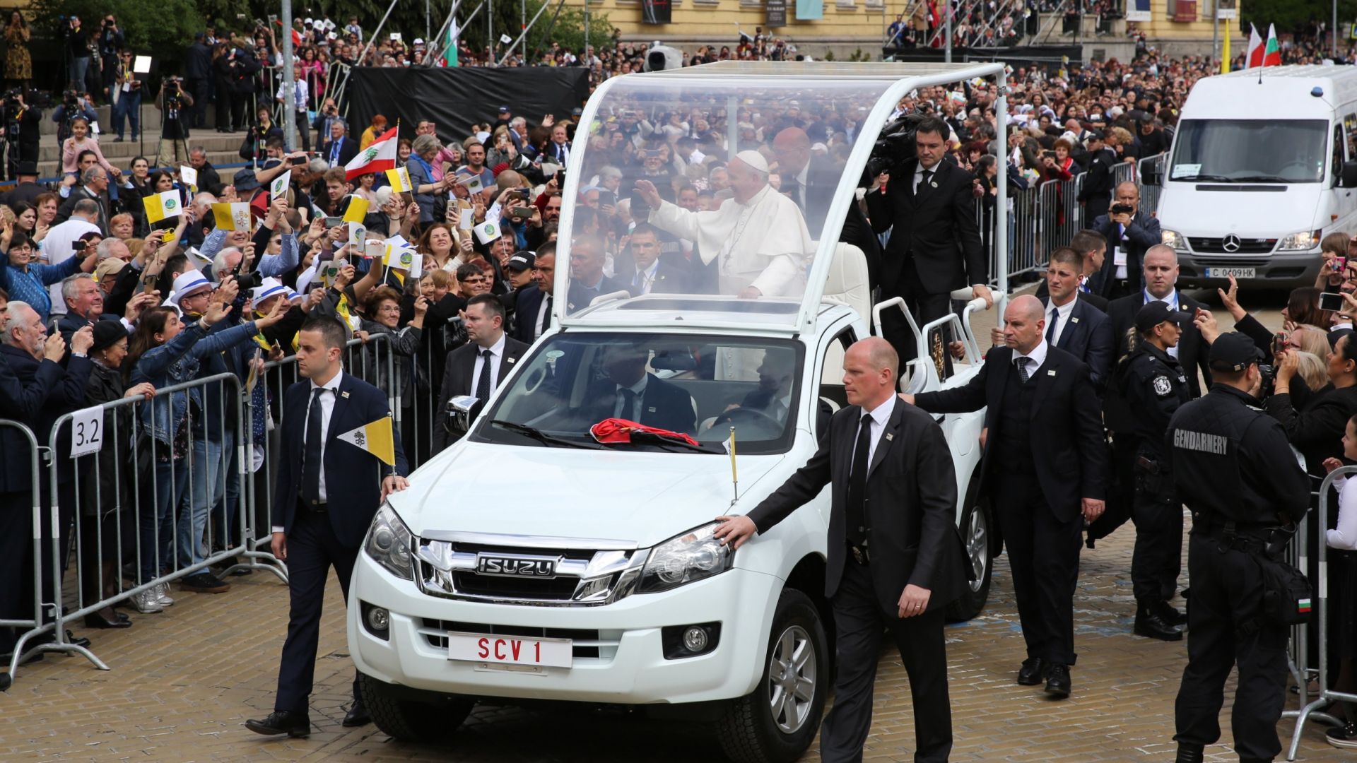 Двама младежи от ромски произход са задържани от полицията в
