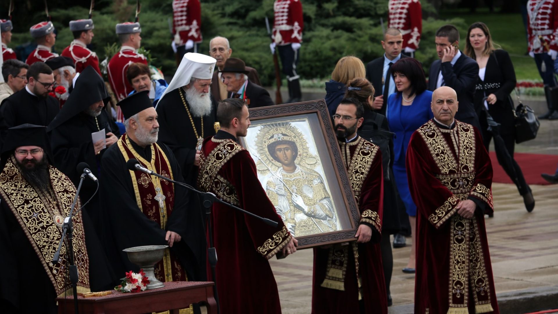 Българската православна църква отбелязва паметта на големия светец и чудотворец