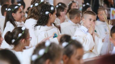Какво каза папата на 245 деца при тяхната първа среща с Господ