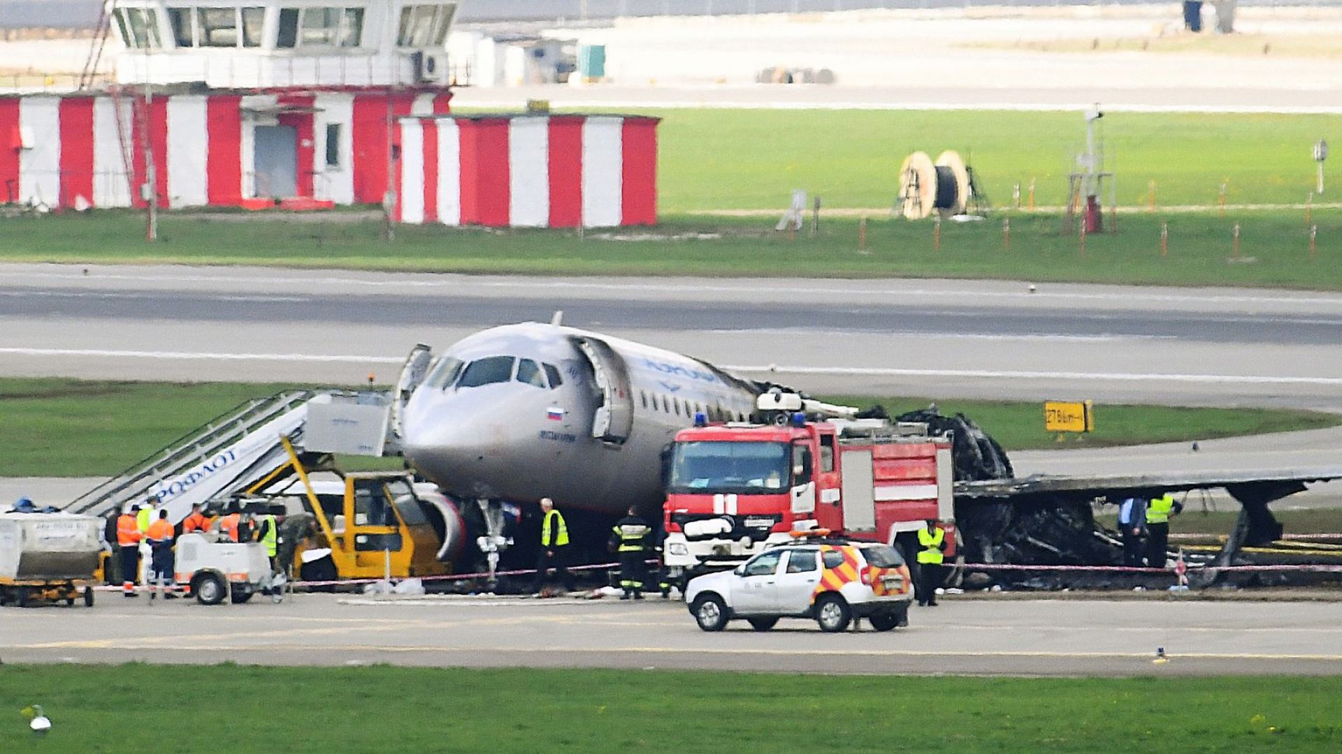Виж още Пътнически самолет се запали при кацане в Москва