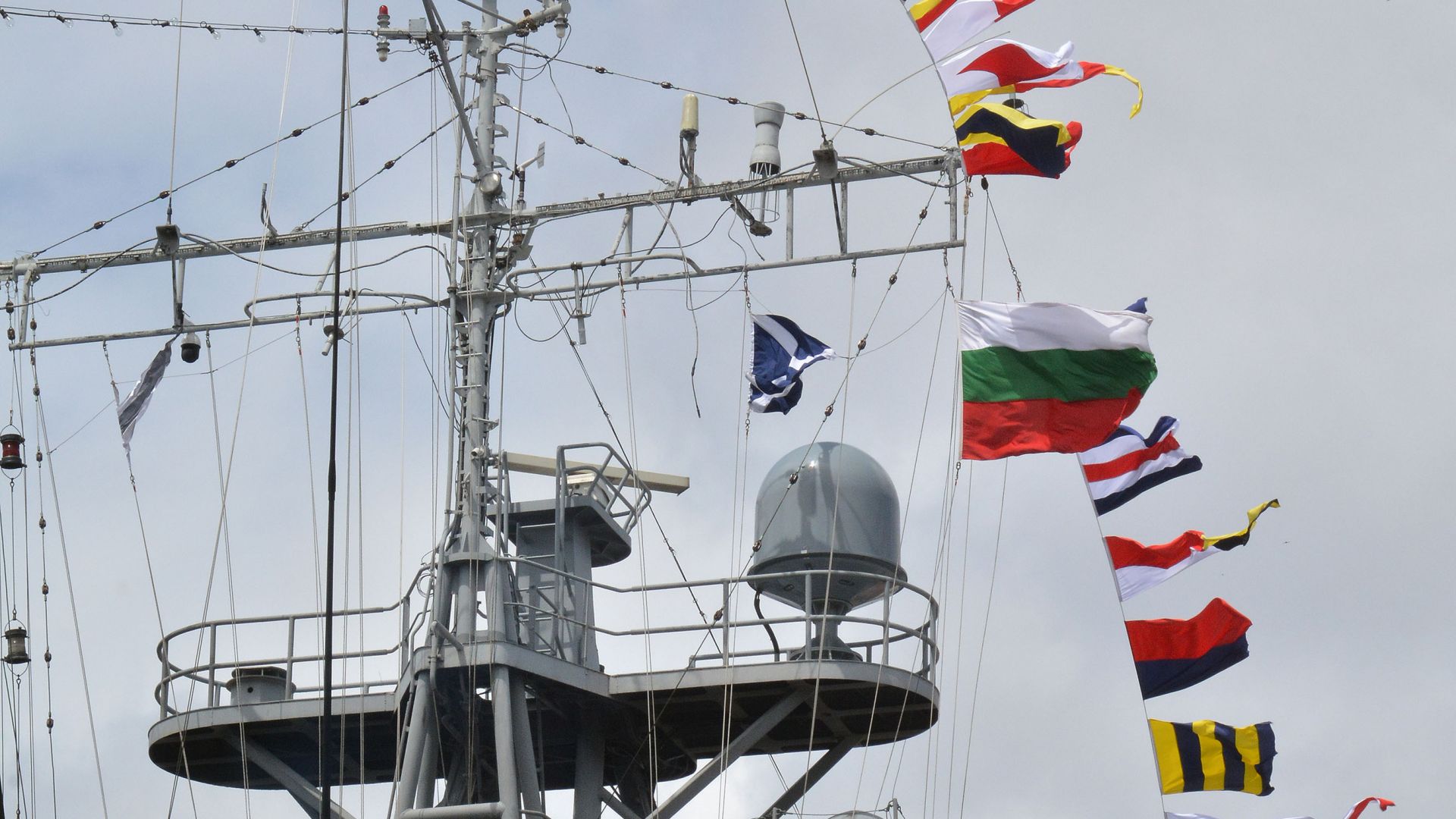 Два турски военни кораба акостираха на морска гара Варна Вижте