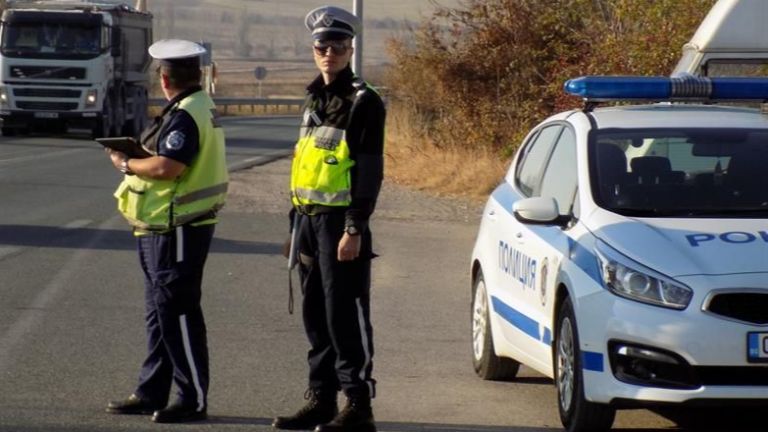 През идните почивни и празнични дни Пътна полиция ще засили