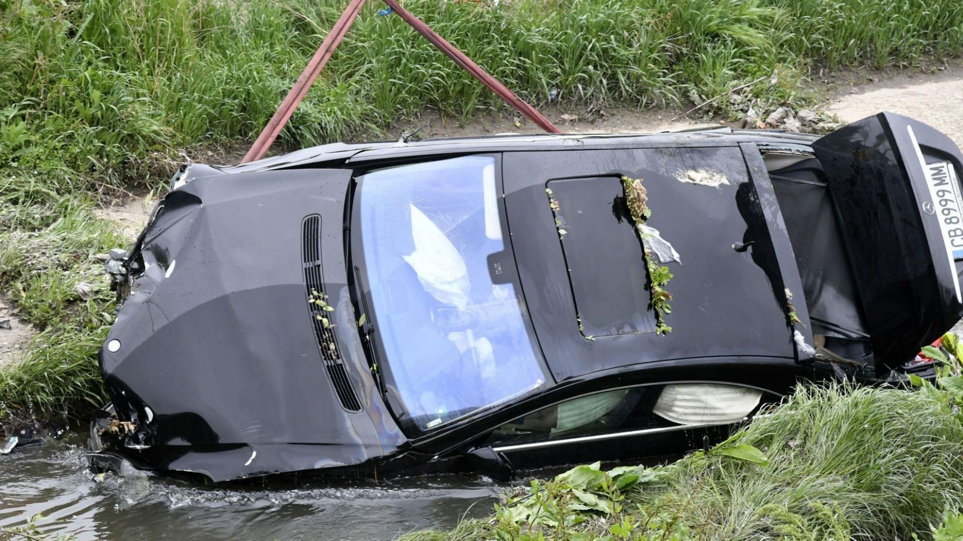 20 годишният шофьор който вчера блъсна четирима тийнейджъри и падна с