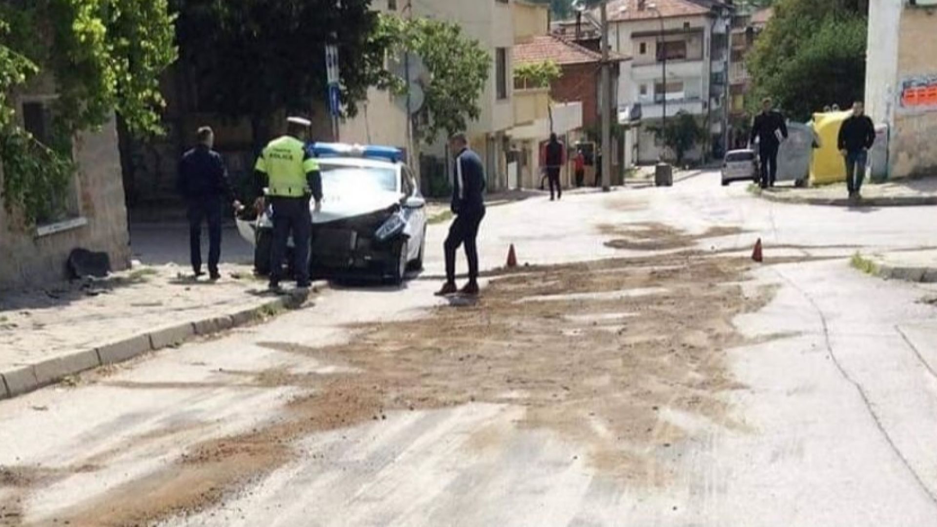 Мерцедес се заби в патрулка в Сандански Инцидентът е станал