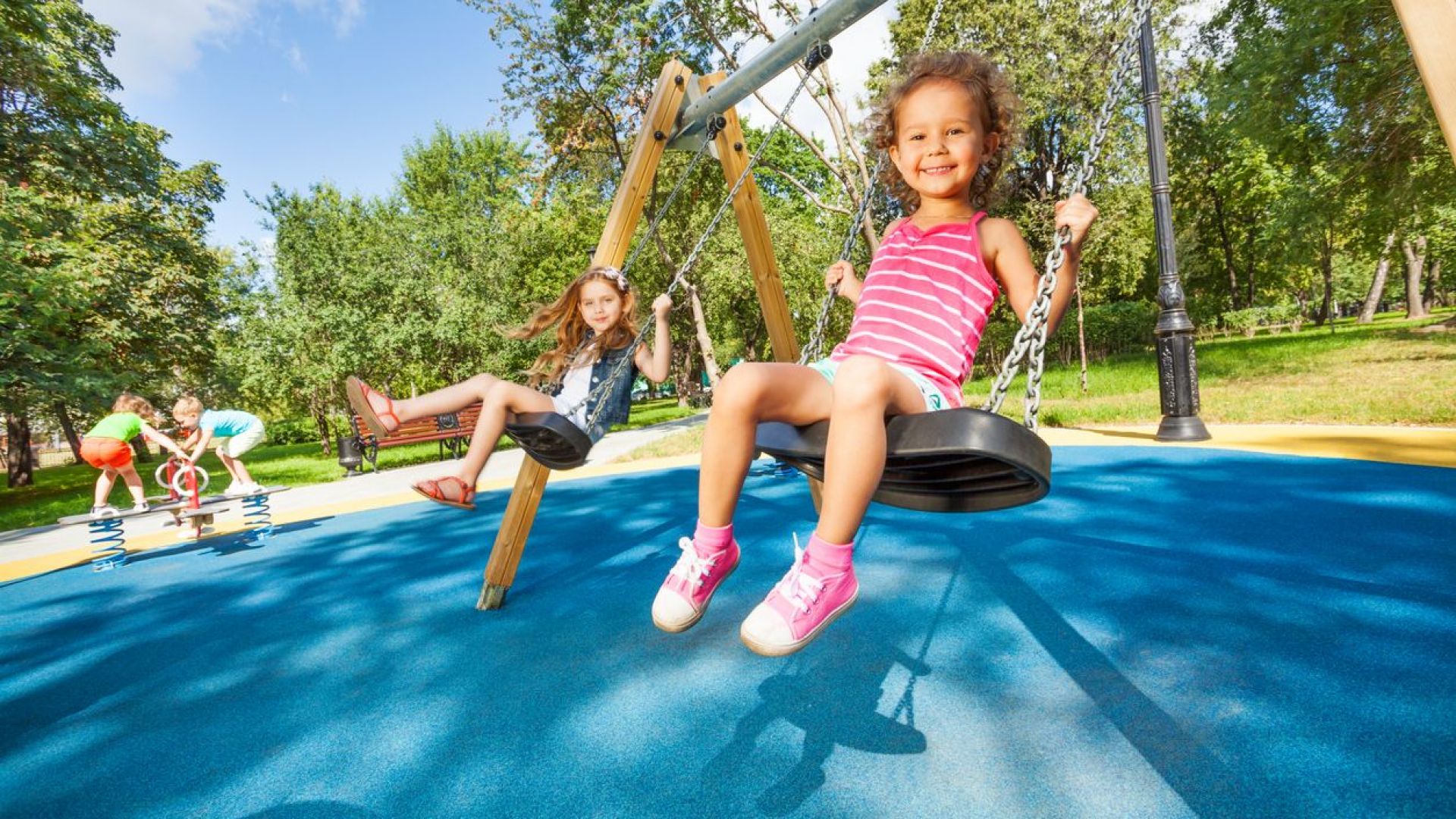 Гуменото покритие на детските площадки често е с високо съдържание на олово