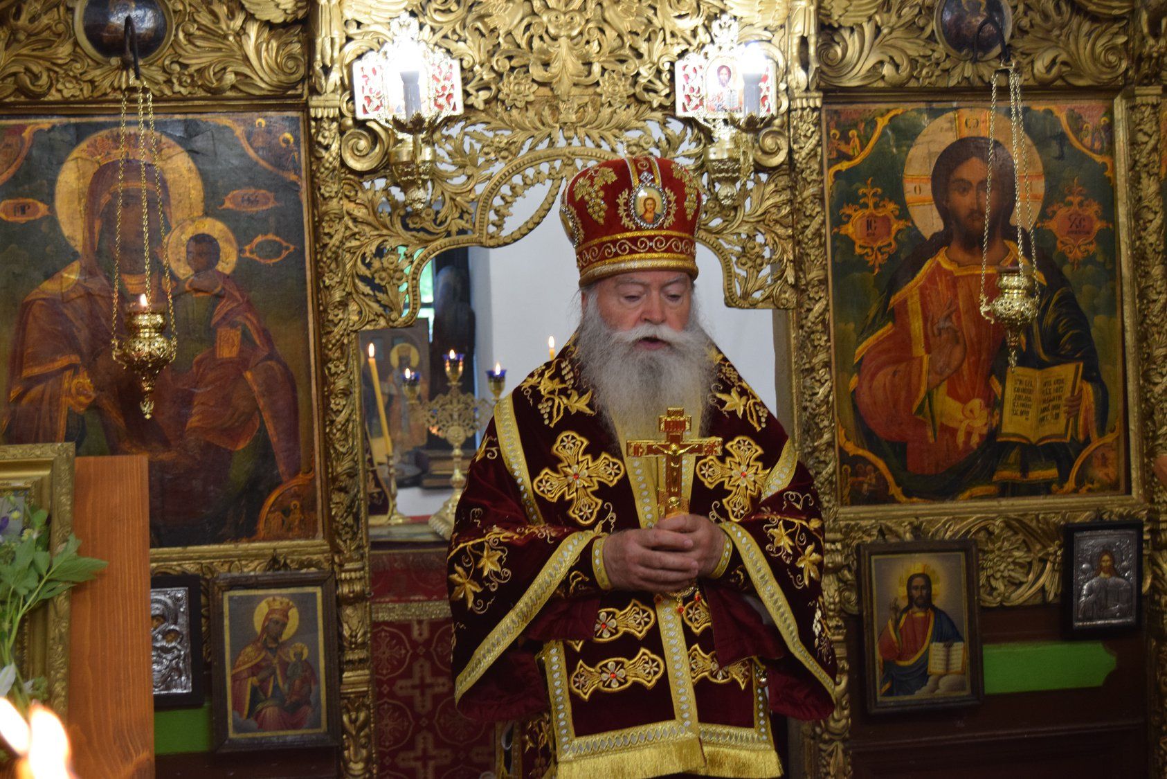 Училището се открива с благословението на Ловчанския митрополит Гавриил