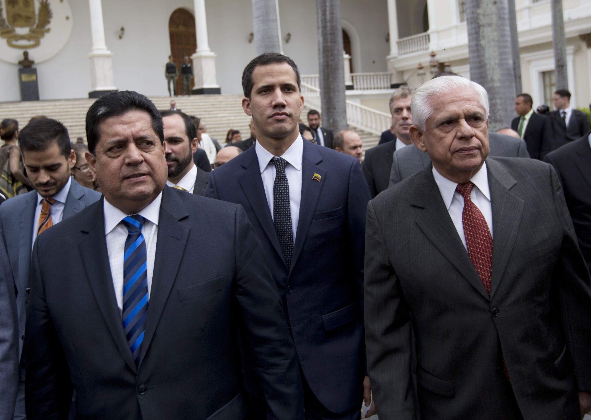 Едгар Самбрано (в ляво) е заместник-председател на Националното събрание на Венецуела