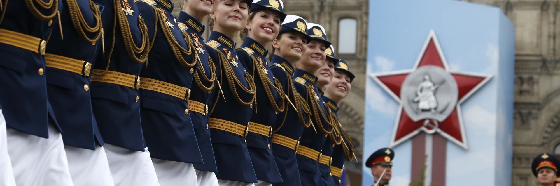 Парадът на Червения площад мина без авиация