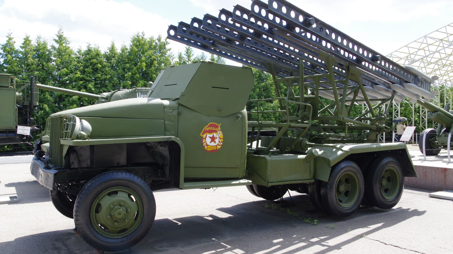 Военните разполагат зенитно-ракетна техника в центъра на София