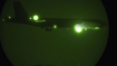 Два американски стратегически бомбардировача B 52 Стратофортрес са направили обиколка на