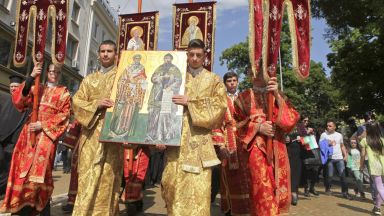 Църквата почита паметта на Светите братя Кирил и Методий