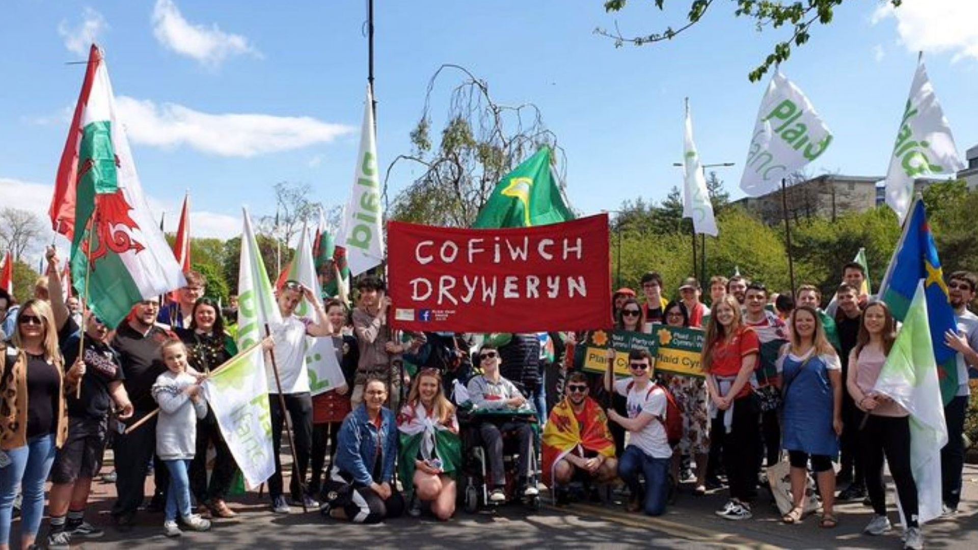 Хиляди демонстрираха вчера в Кардиф за независим Уелс Организаторите на