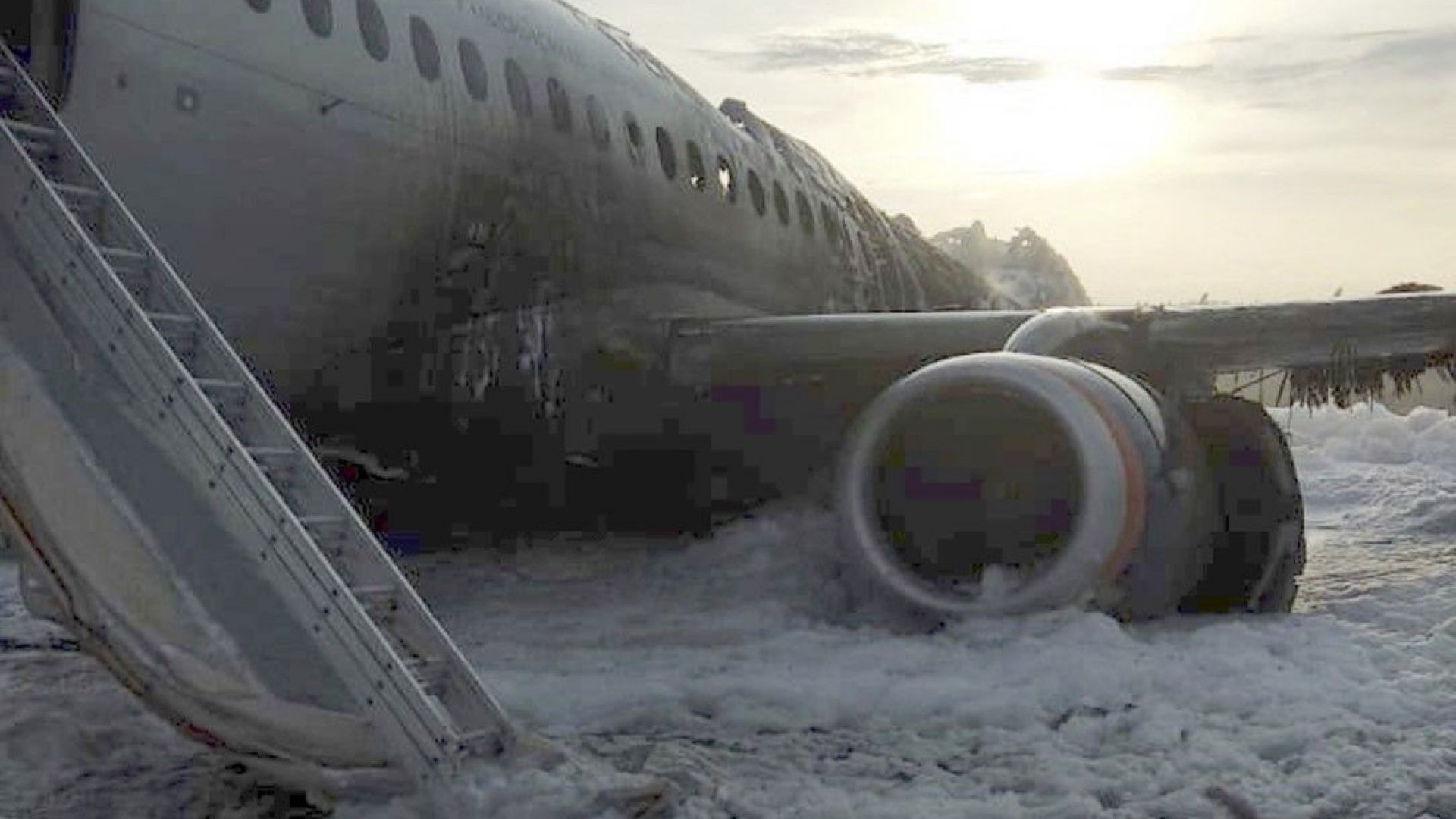 Слаба подготовка на пилотите е една от версиите за катастрофата на руския самолет