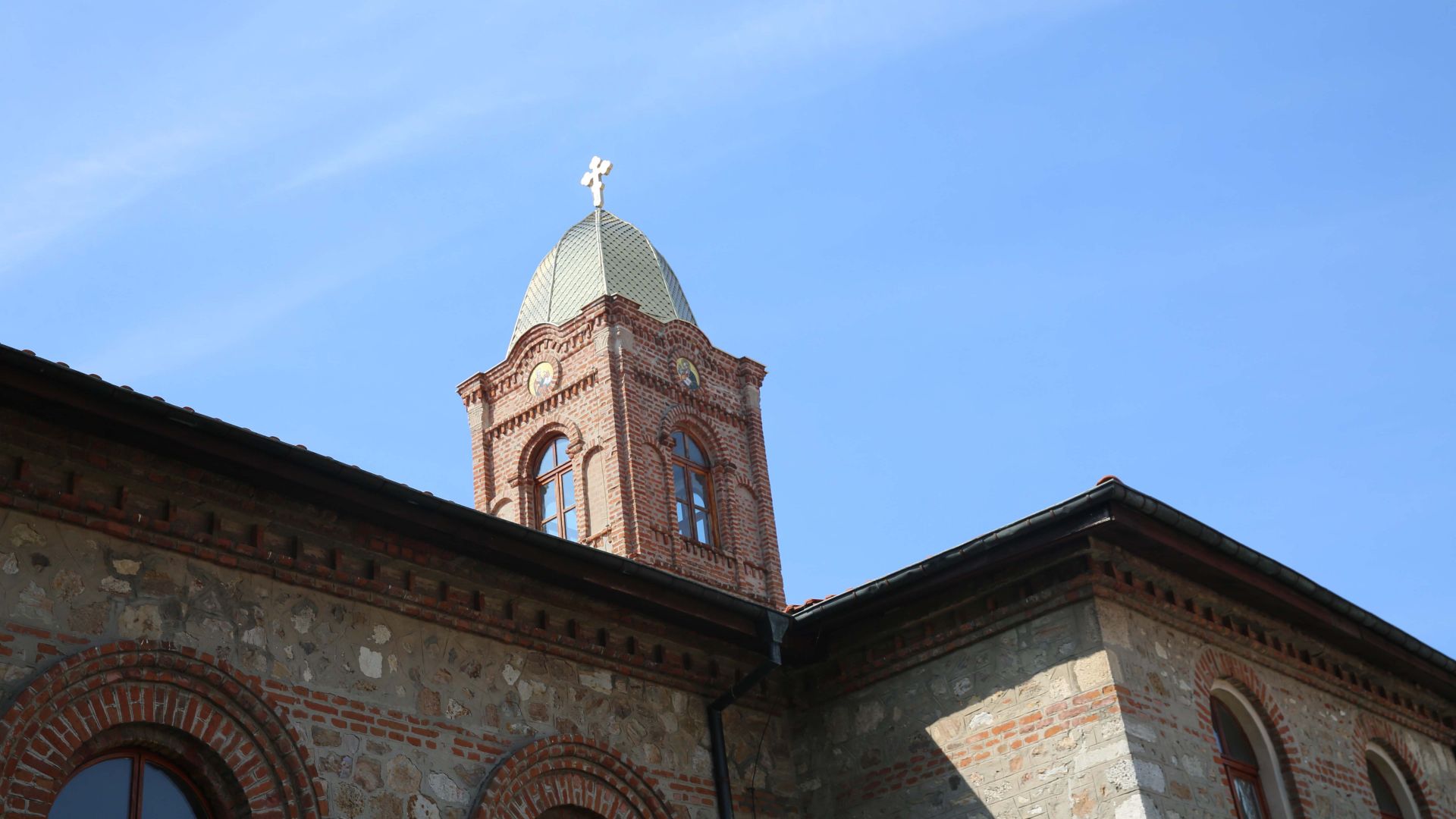 Осветиха новия купол на българската църква в Одрин (снимки)