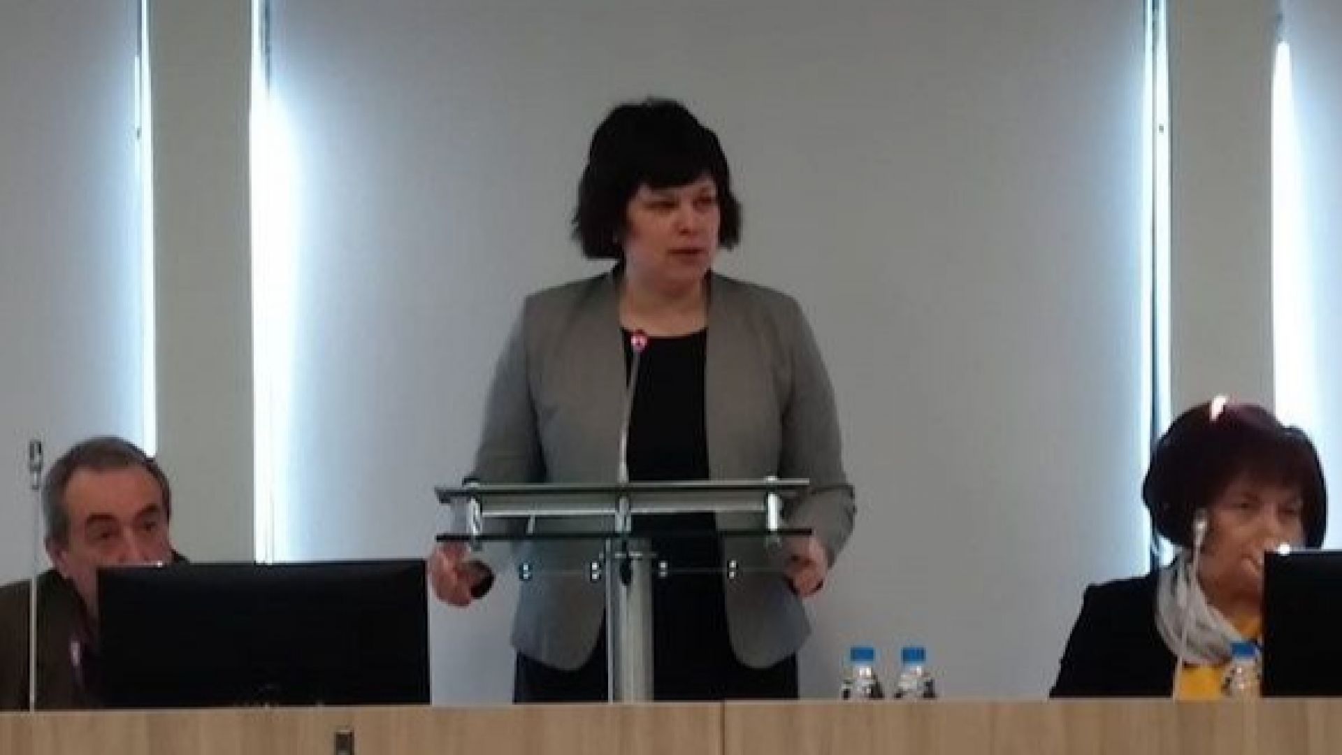 Зам министърът на образованието Таня Михайлова обясни пред БНТ че при