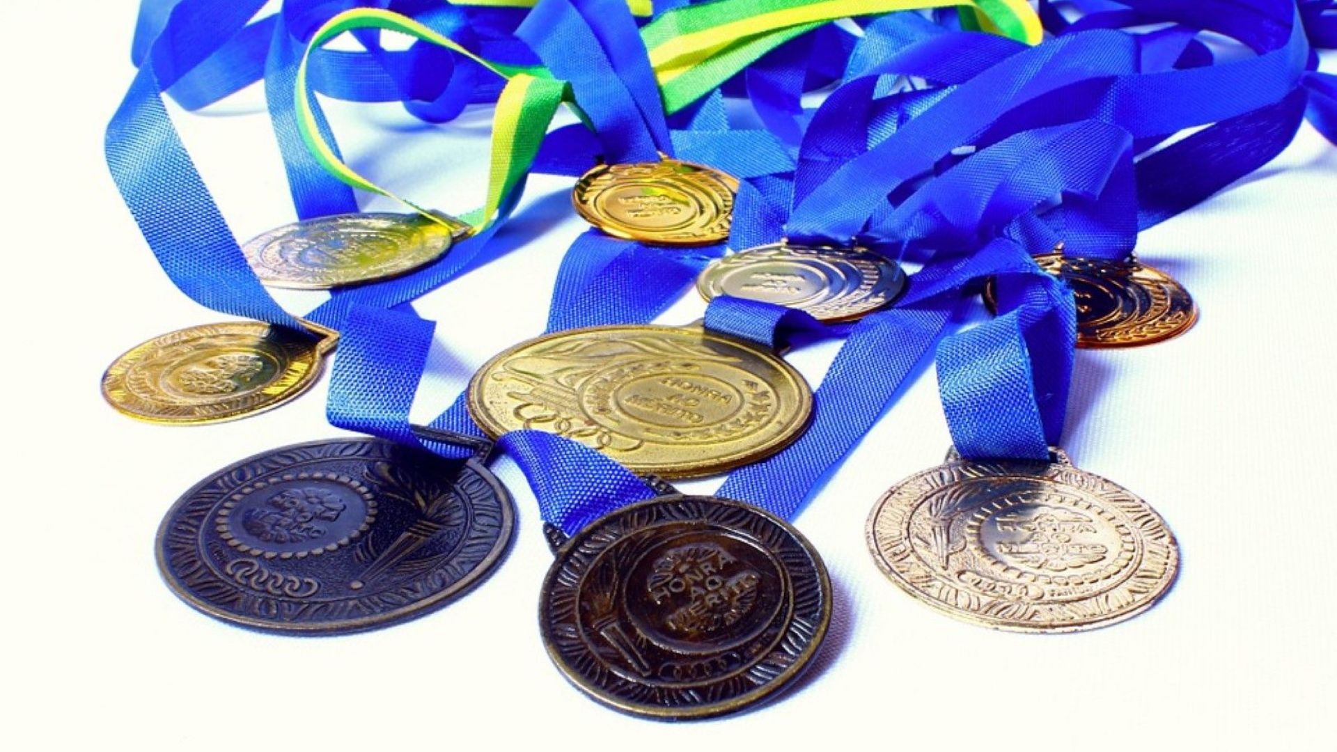 Петър Жотев от Софийската математическа гимназия Паисий Хилендарски Красимир Масларов