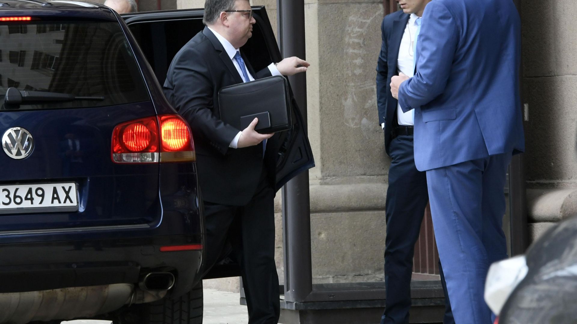 Президентът Румен Радев започна срещи във връзка с процедурата за