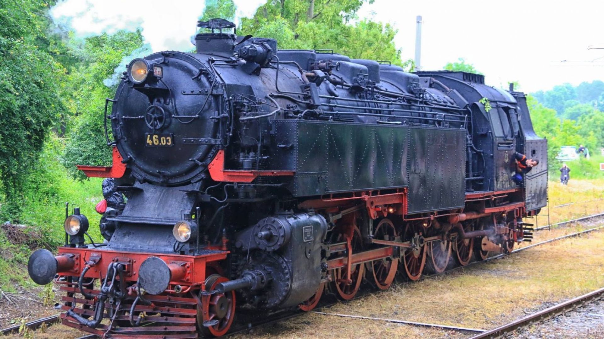 Парният локомотив баба Меца на БДЖ устройва атракционно пътуване за