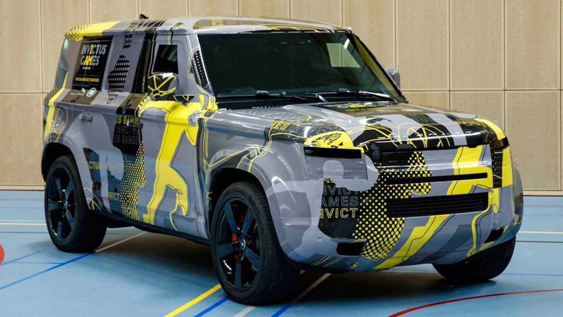 Land Rover показа замаскиран прототип на Defender