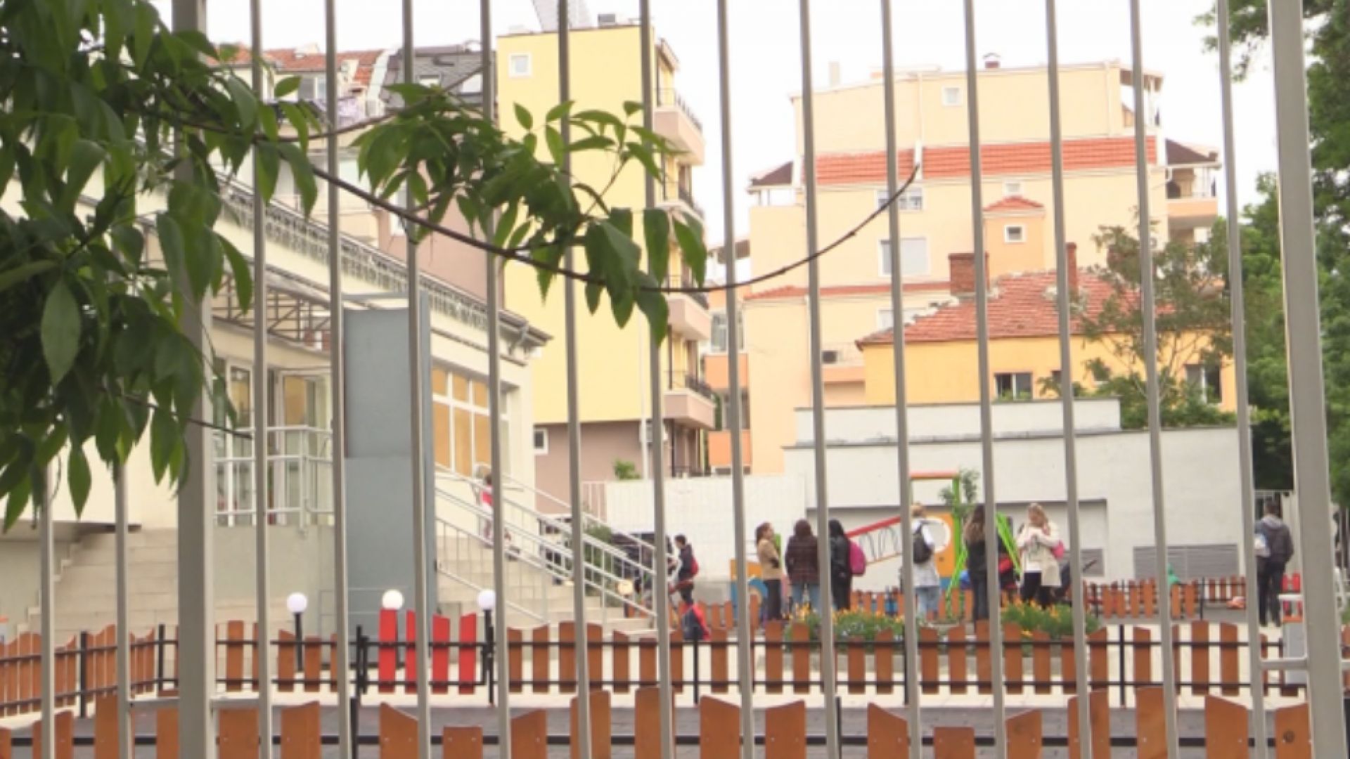 Жилищен блок се строи в двора на бургаското училище Любен