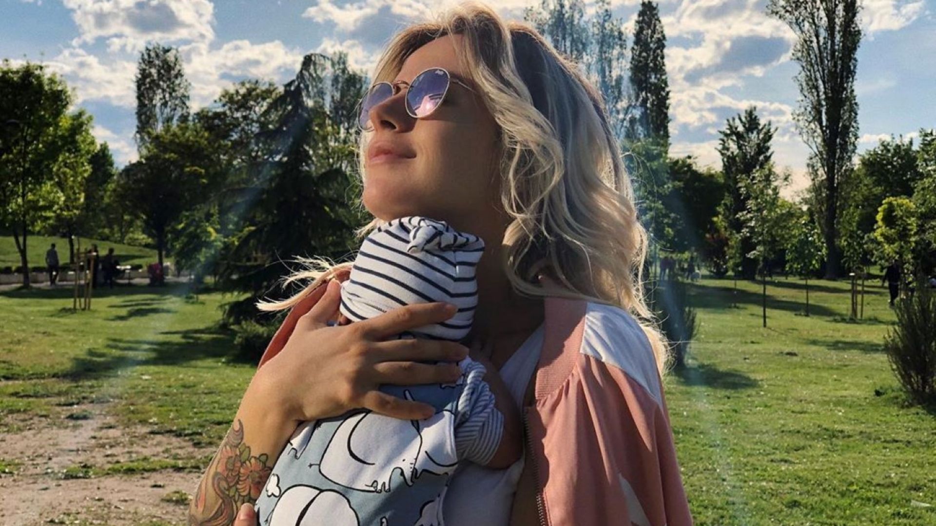 Поли Генова отбеляза първия месец на сина си