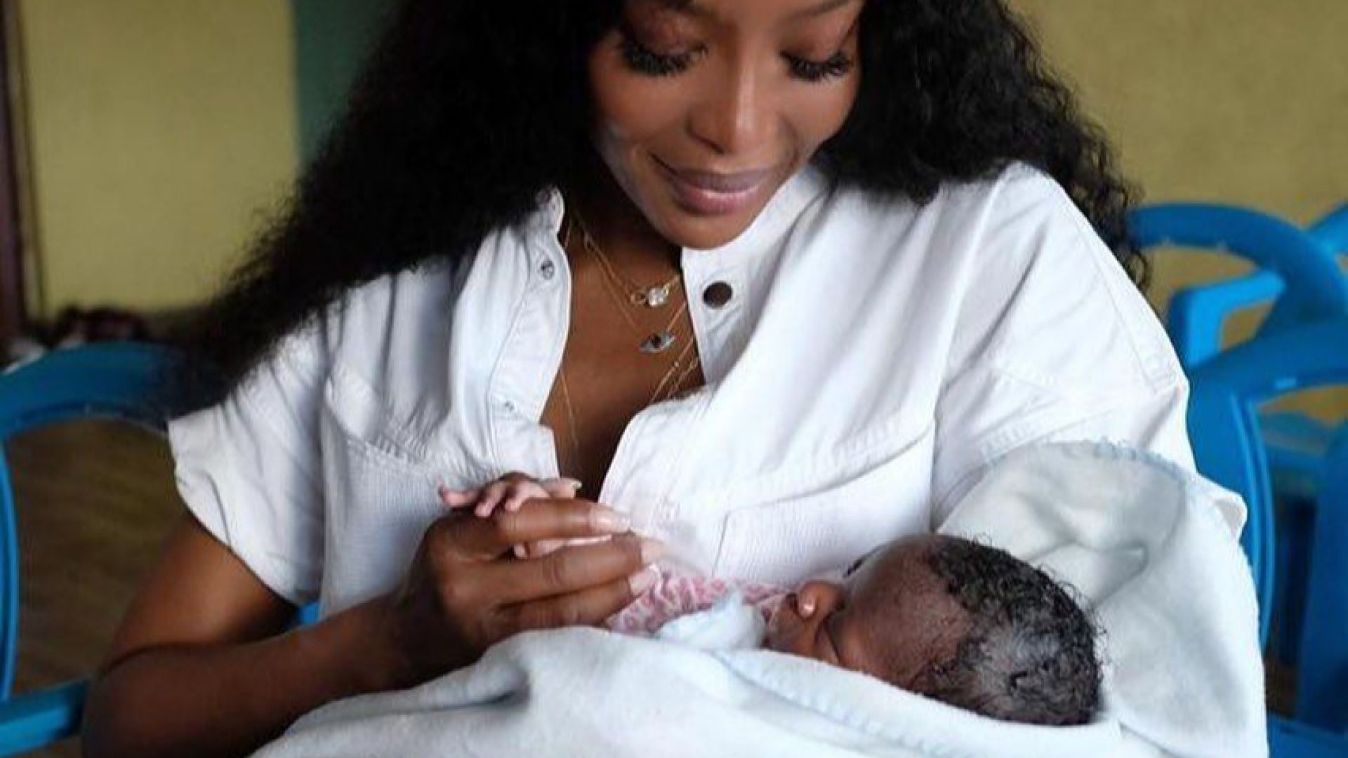 Наоми Кембъл обърка феновете със снимка с новородено бебе