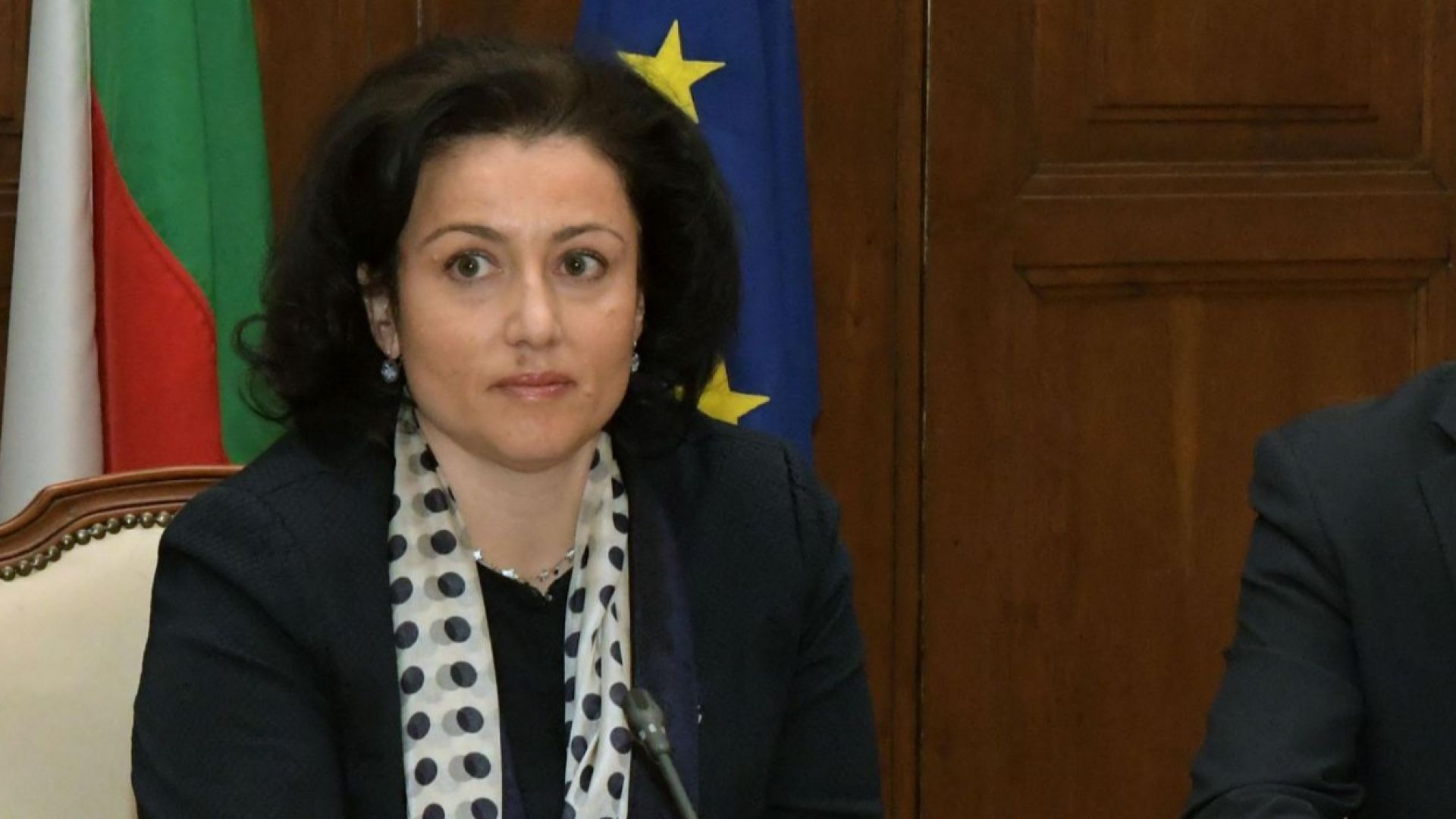 Десислава Танева отказвала да разписва пари за къщи за гости в предния си мандат