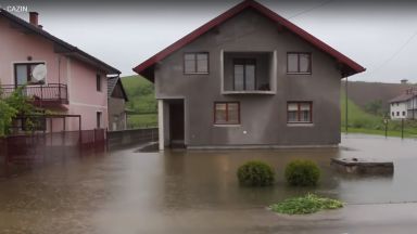 Захариас наводни Босна, порои идват и у нас (видео)
