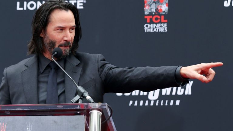 Keanu Reeves has donated 70% of his fees to the “Matrix” to fight cancer