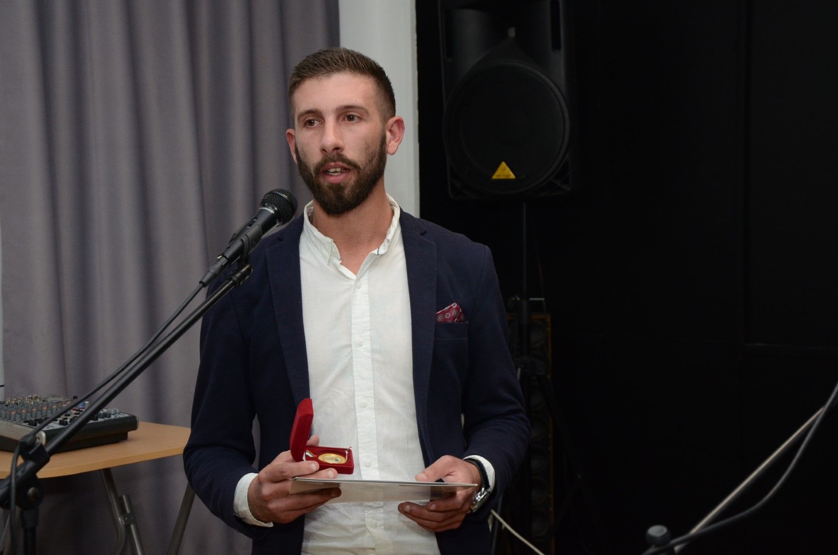 Христо Гешов минути след като получи награда от Съюза на българските журналисти през 2018 г.