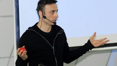 Бербатов дебютира днес на новата си работа