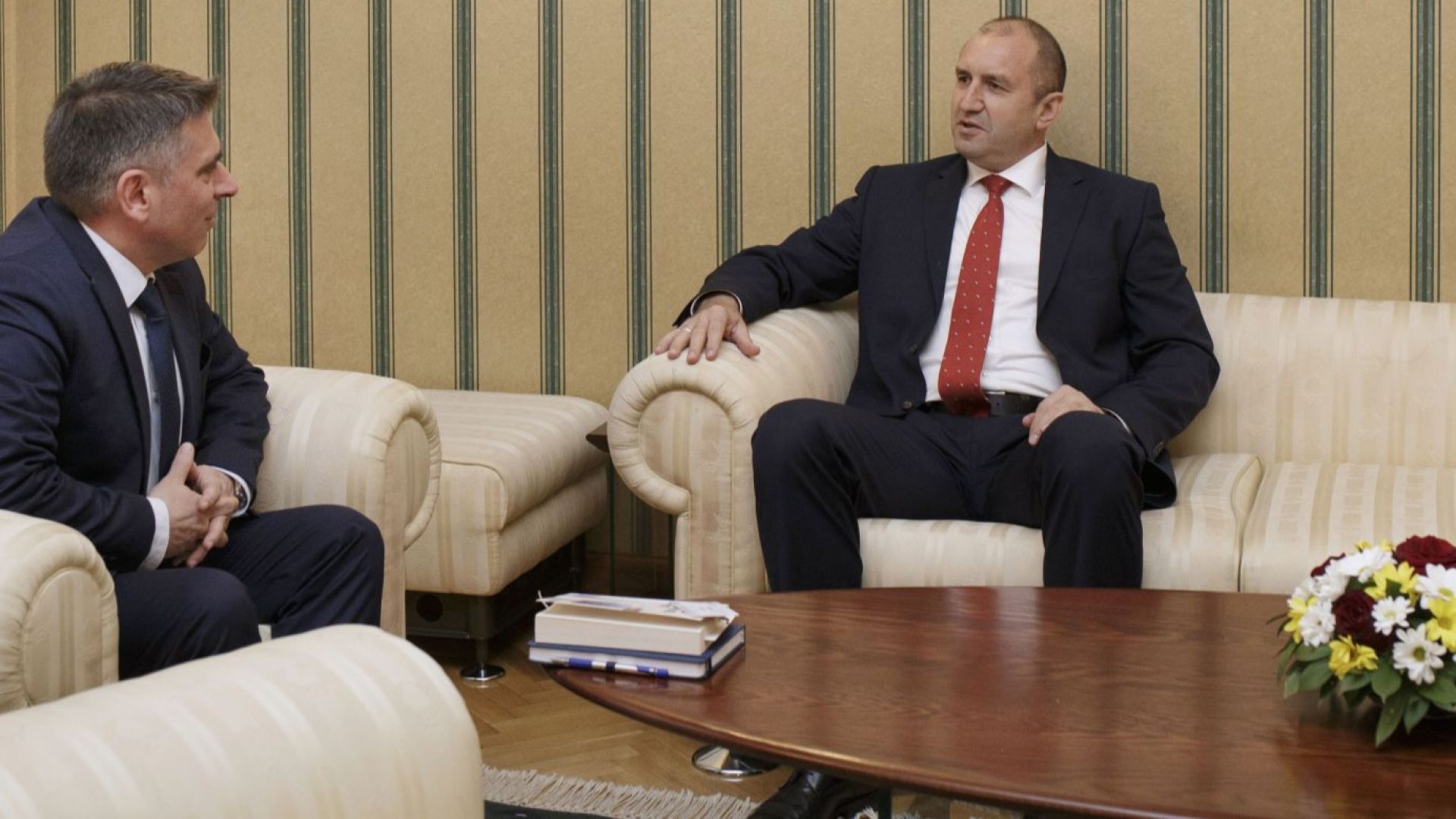 Президентът Румен Радев прие днес на Дондуков 2 министъра на