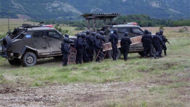 Заловиха въоръжения мъж от село Сърница който по рано днес избяга