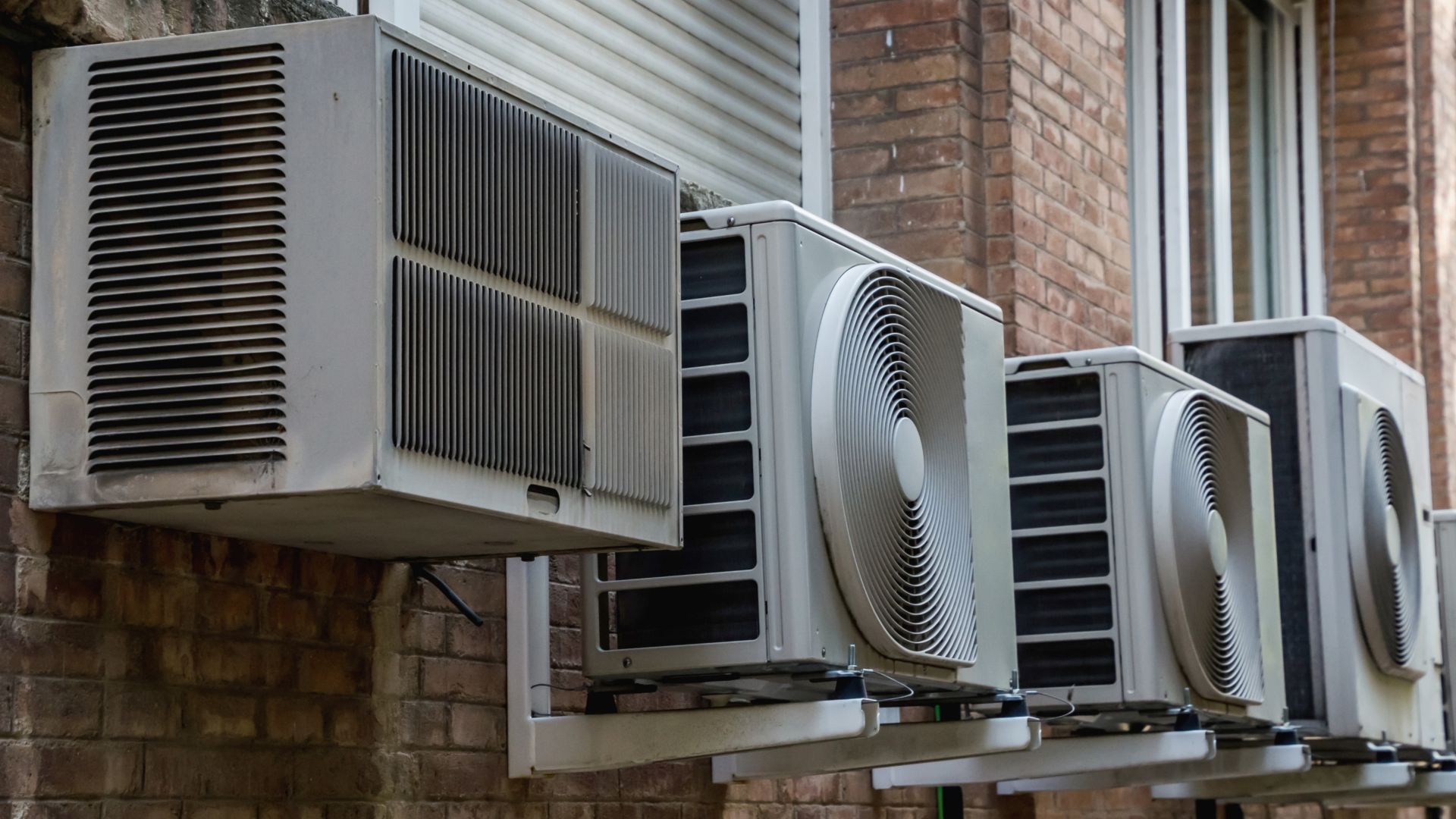 Столичната община монтира 400 уреда за отопление на пелети, природен газ и климатици