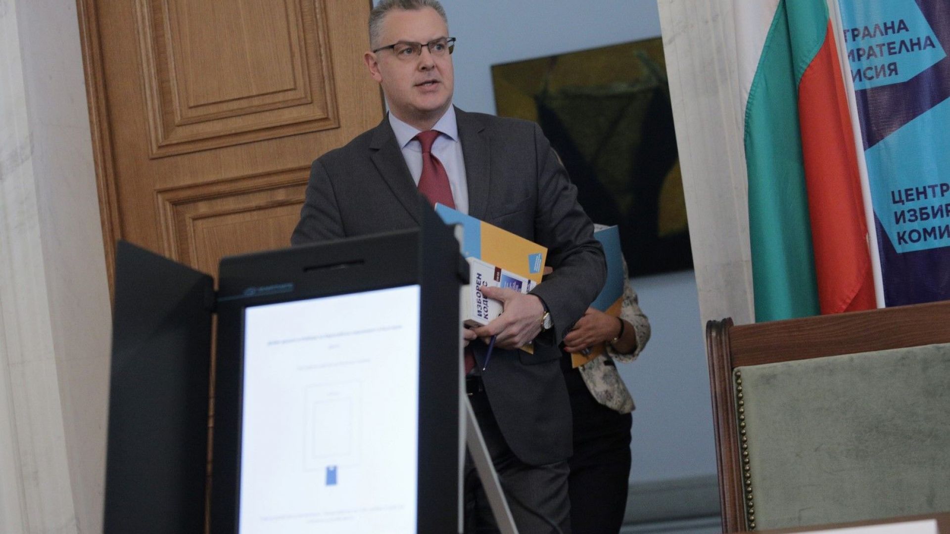 Машините за гласуване общо 3300 на брой са доставени в