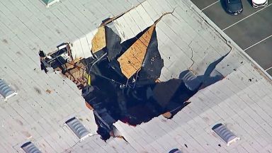 Изтребител F-16 се разби в Калифорния (видео)