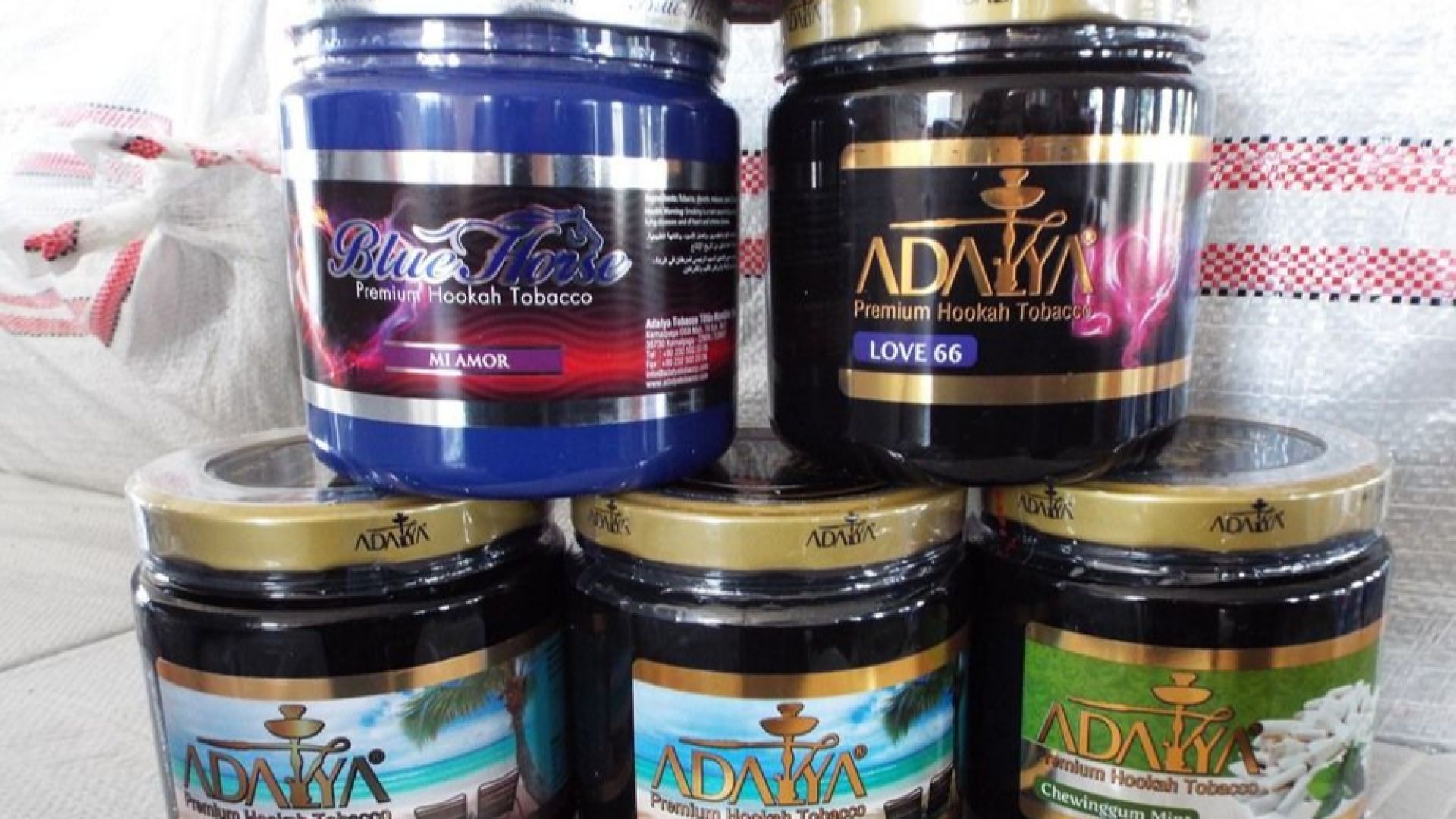 Общо 30 000 кг тютюн за наргиле без документи по