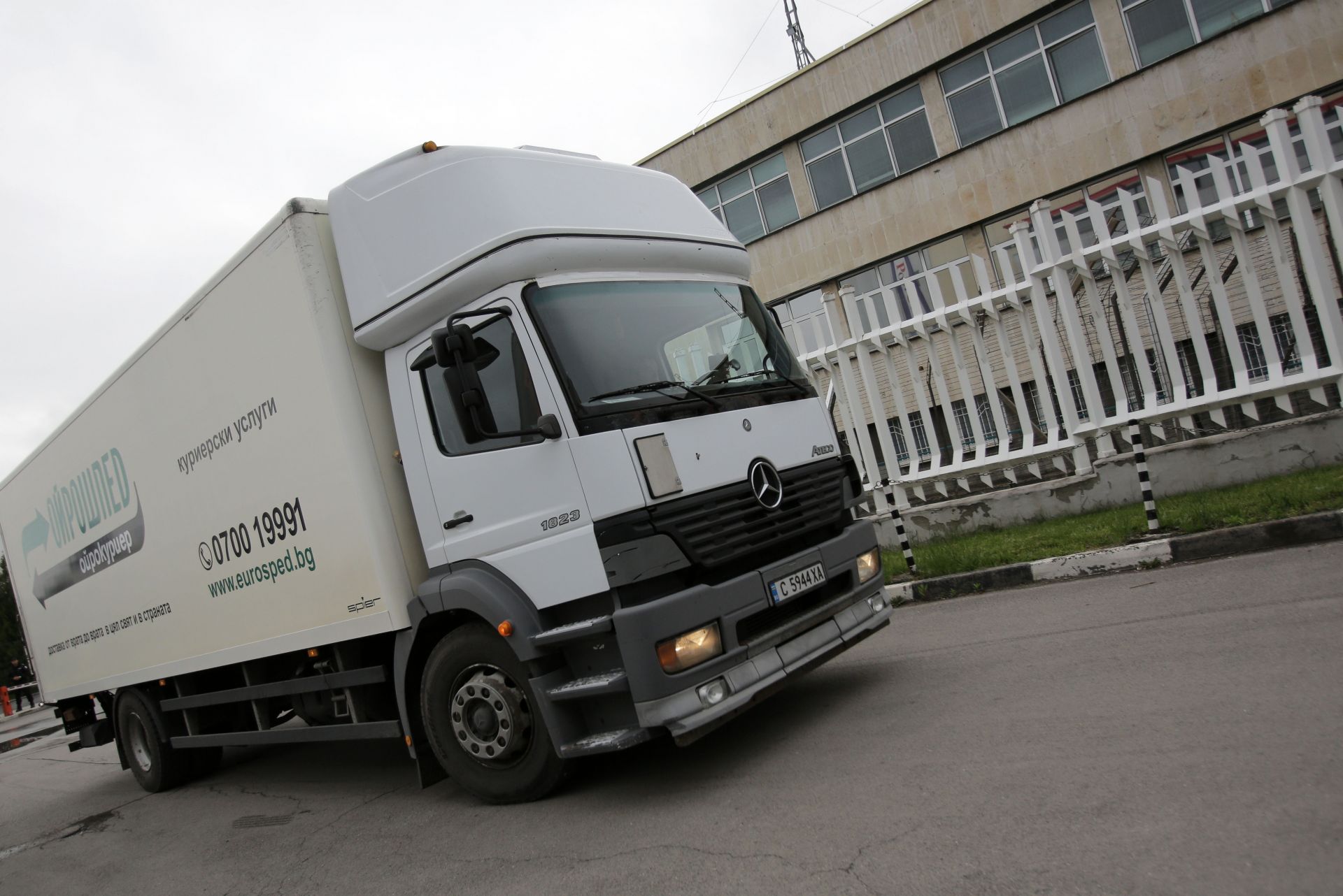 От печатницата на БНБ излезе първият камион, натоварен с бюлетини за предстоящите избори за членове на Европейския парламент