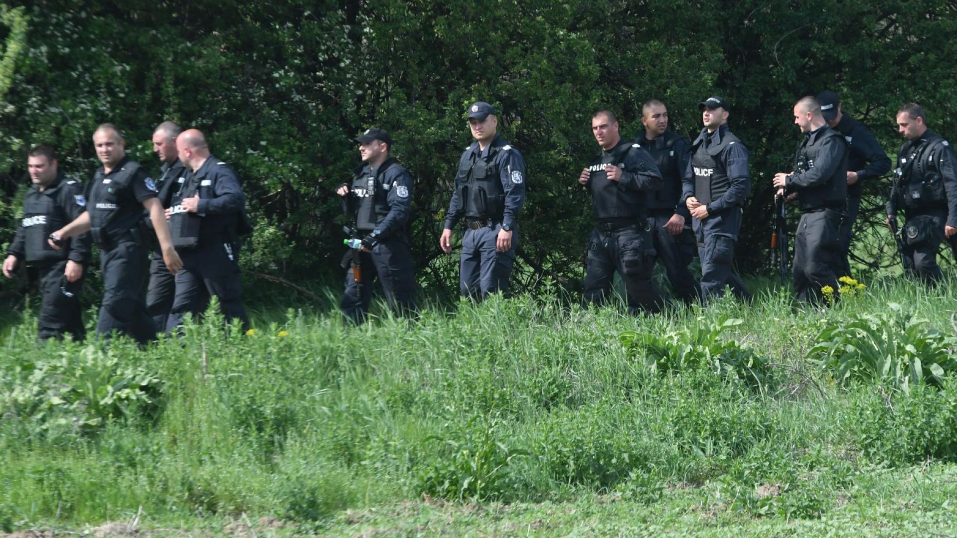 Днес сутринта е открито оръжие в един от претърсваните периметри