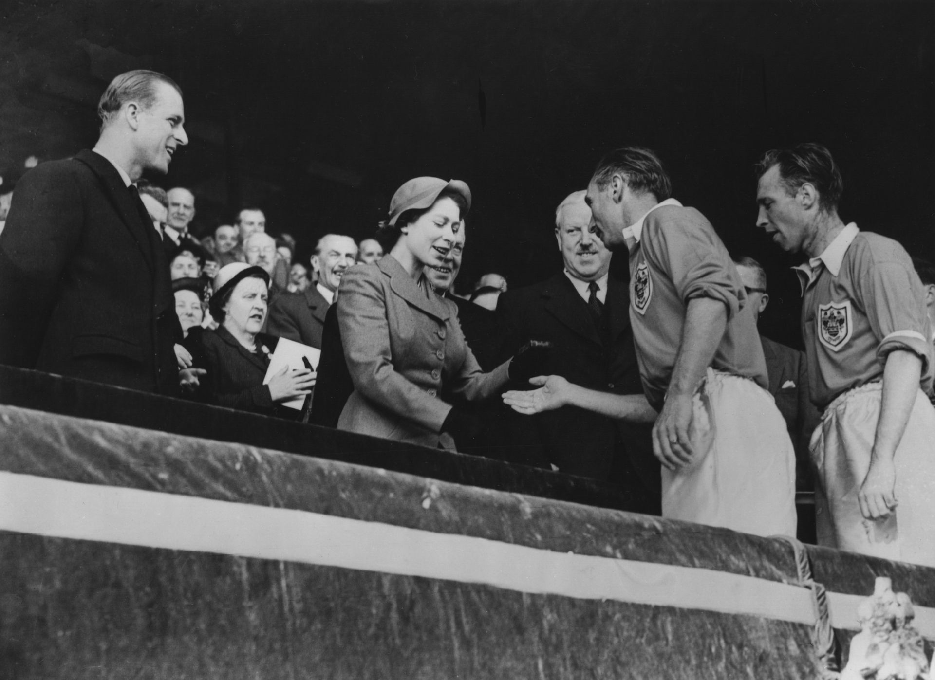 1953 г. Сър Станли Метюс получава медала си, след като е извел Блекпул до епичното 4:3 над Болтън във Финала на сър Стан