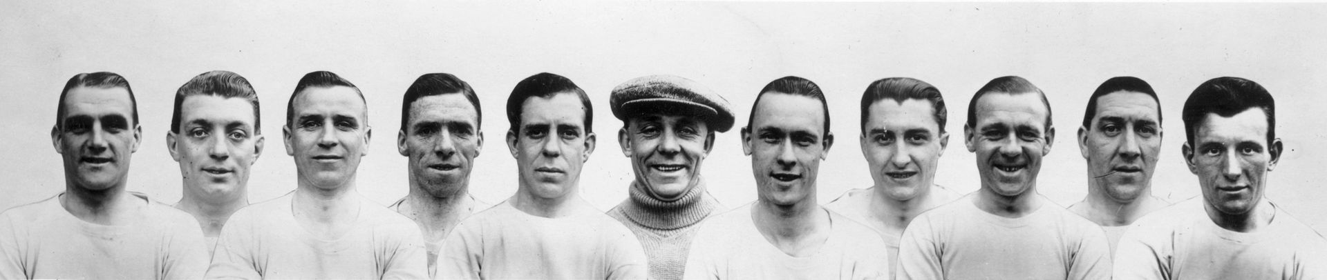 Култовата снимка на играчите на Сити преди финала от 1956 г.