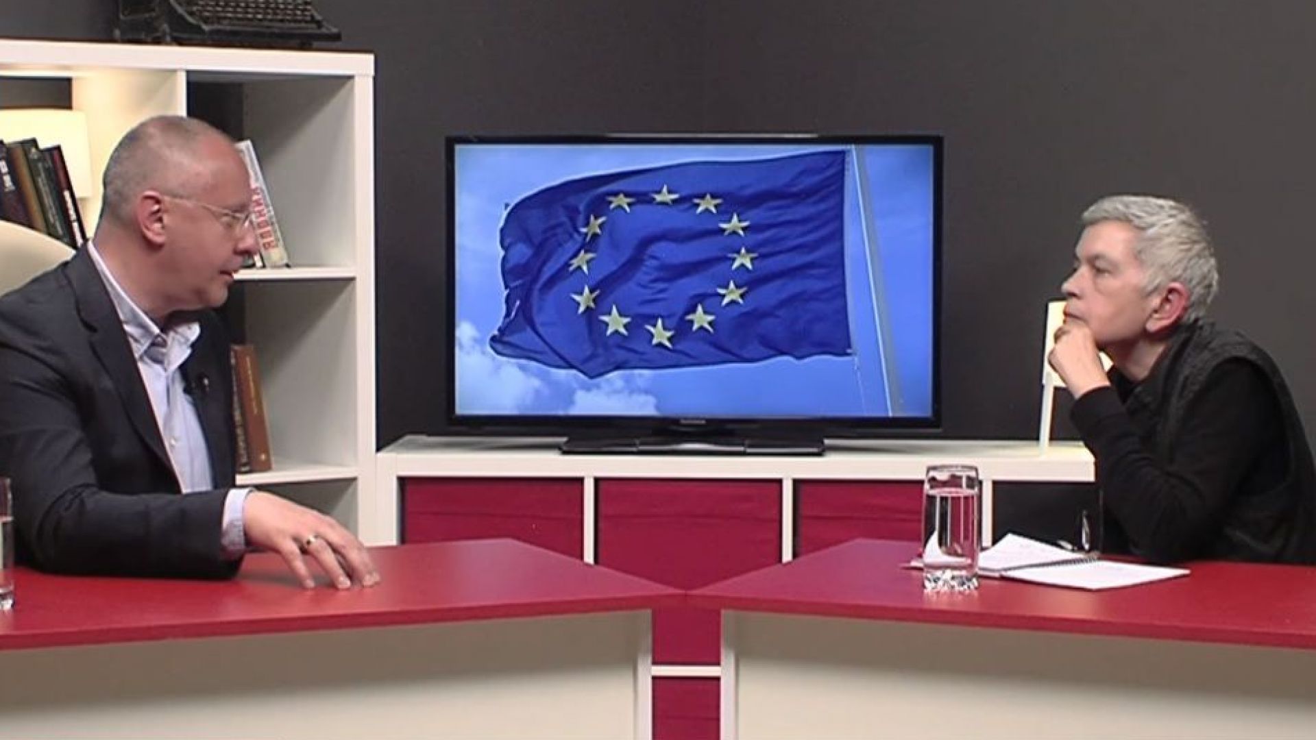 Завой наляво а не крайнодясна политика на национализъм е бъдещето