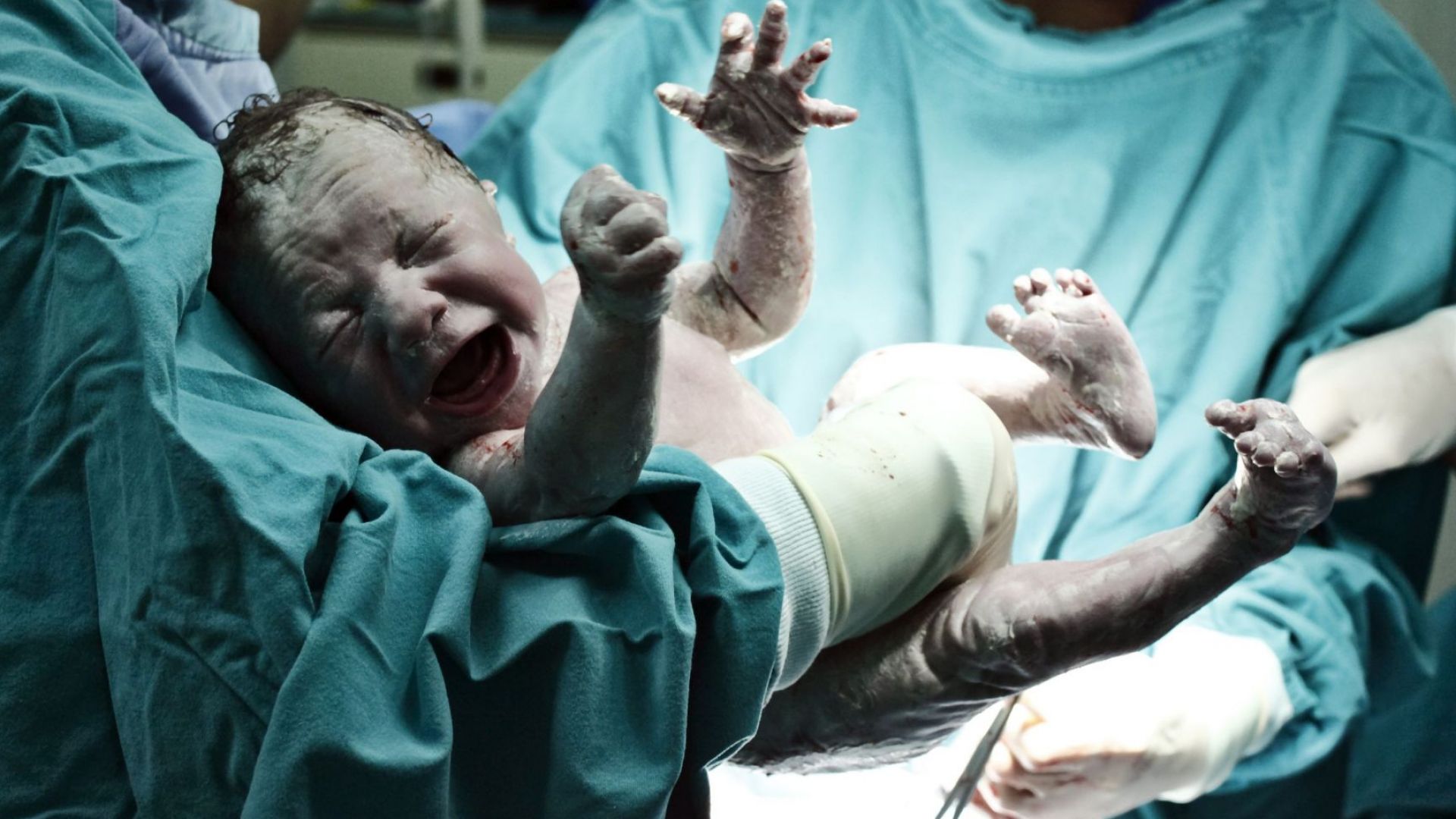 18 годишна родилка от Пазарджик и бебето и са спасени от