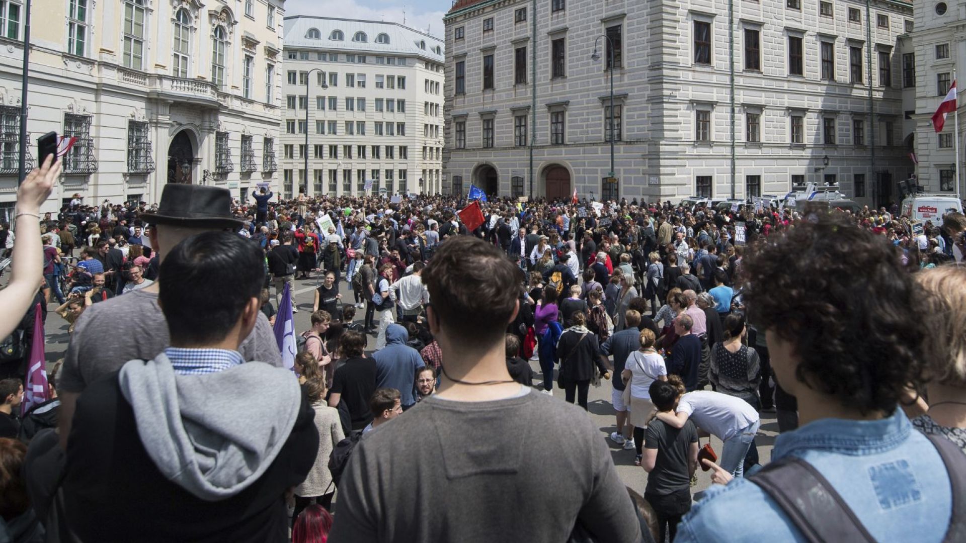 Австрия се насочва към предсрочни избори съобщи агенция АПА позовавайки