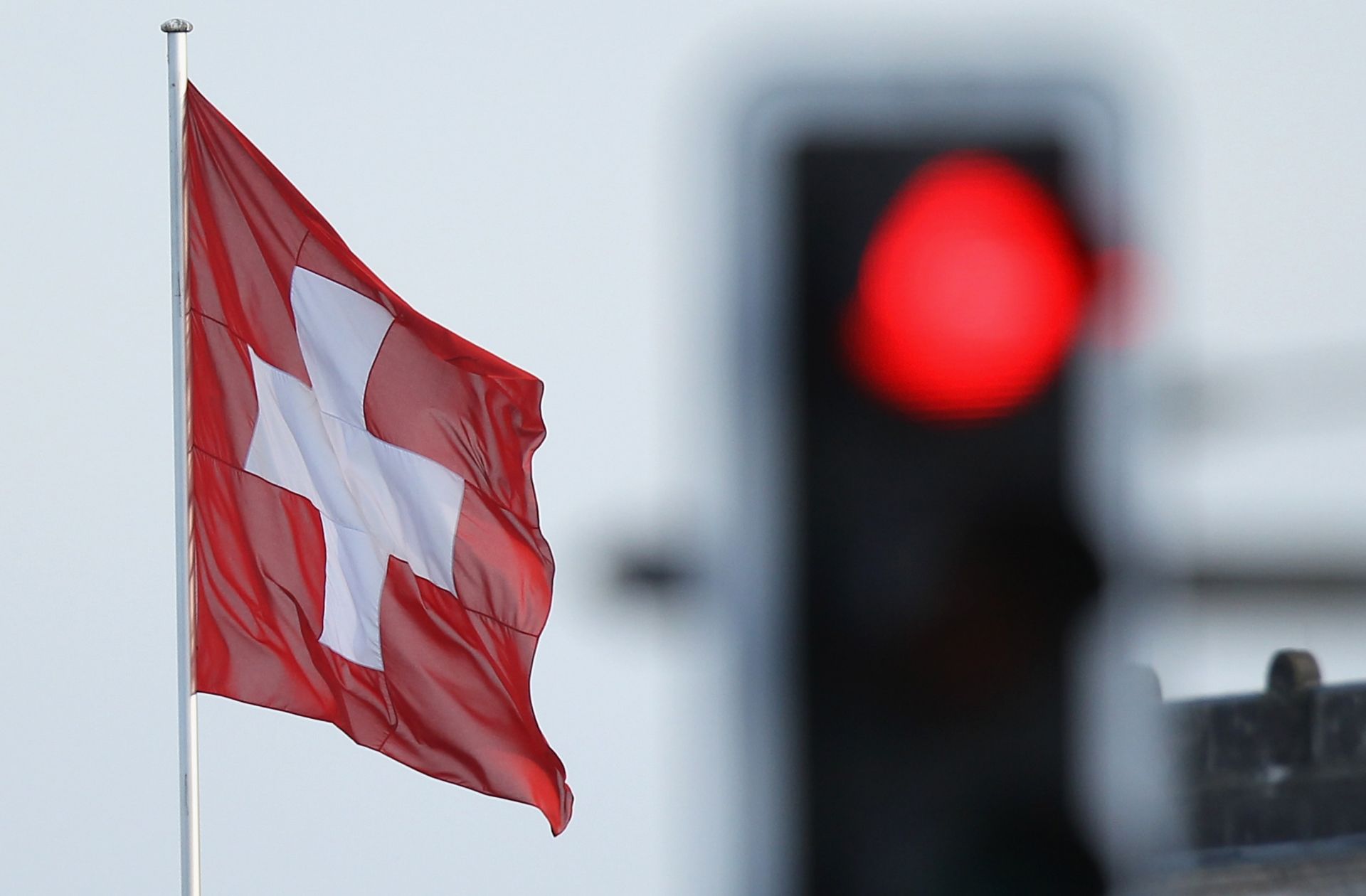 Швейцарците ще гласуват на референдум на 17 май дали да се разтрогне сключеното с ЕС споразумение за свободно движение на хора