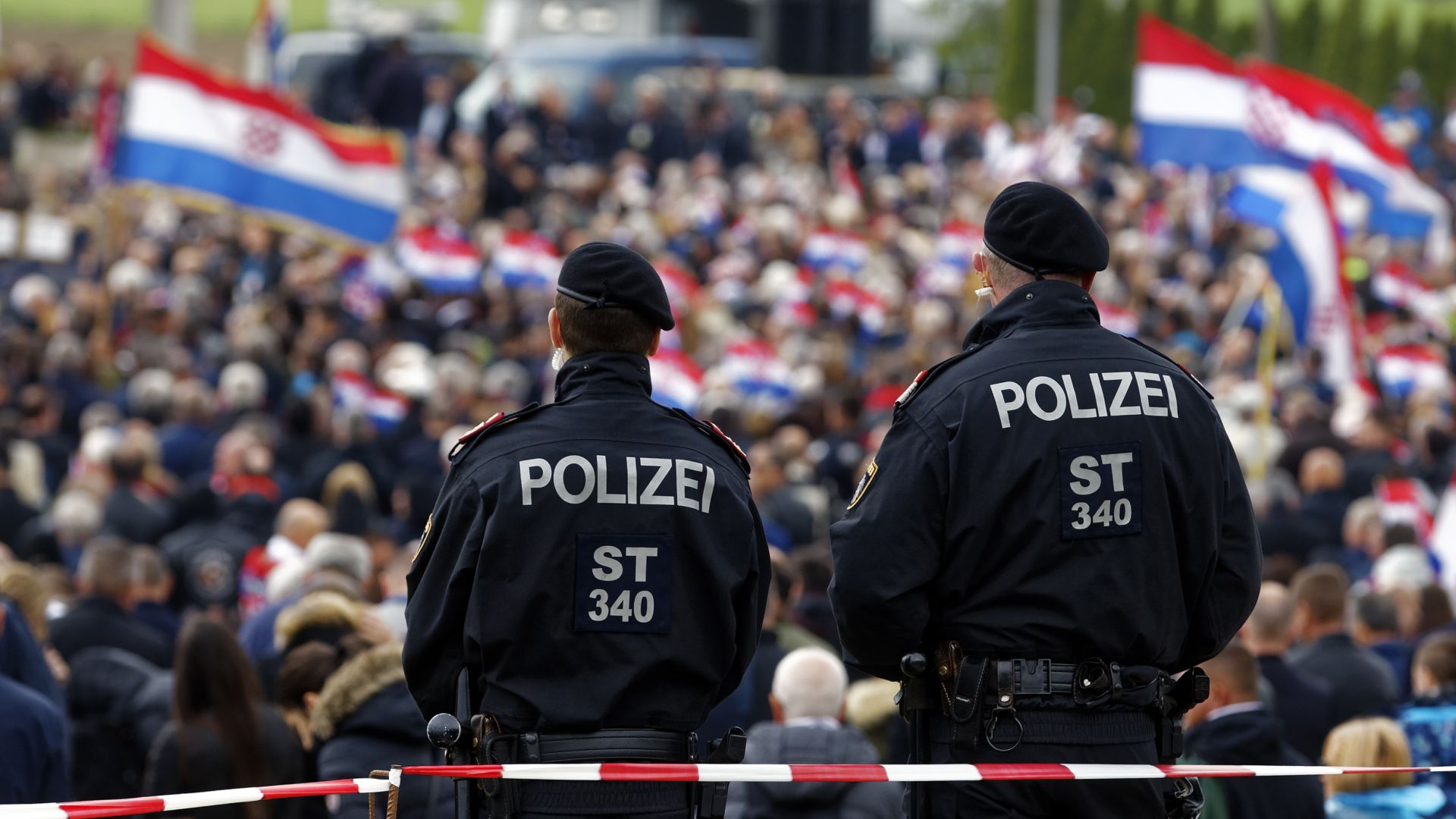 Арестуваха хърватин заради хитлеристки поздрав в Австрия