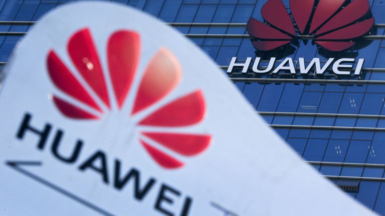 Huawei завършва първия си завод за чипове