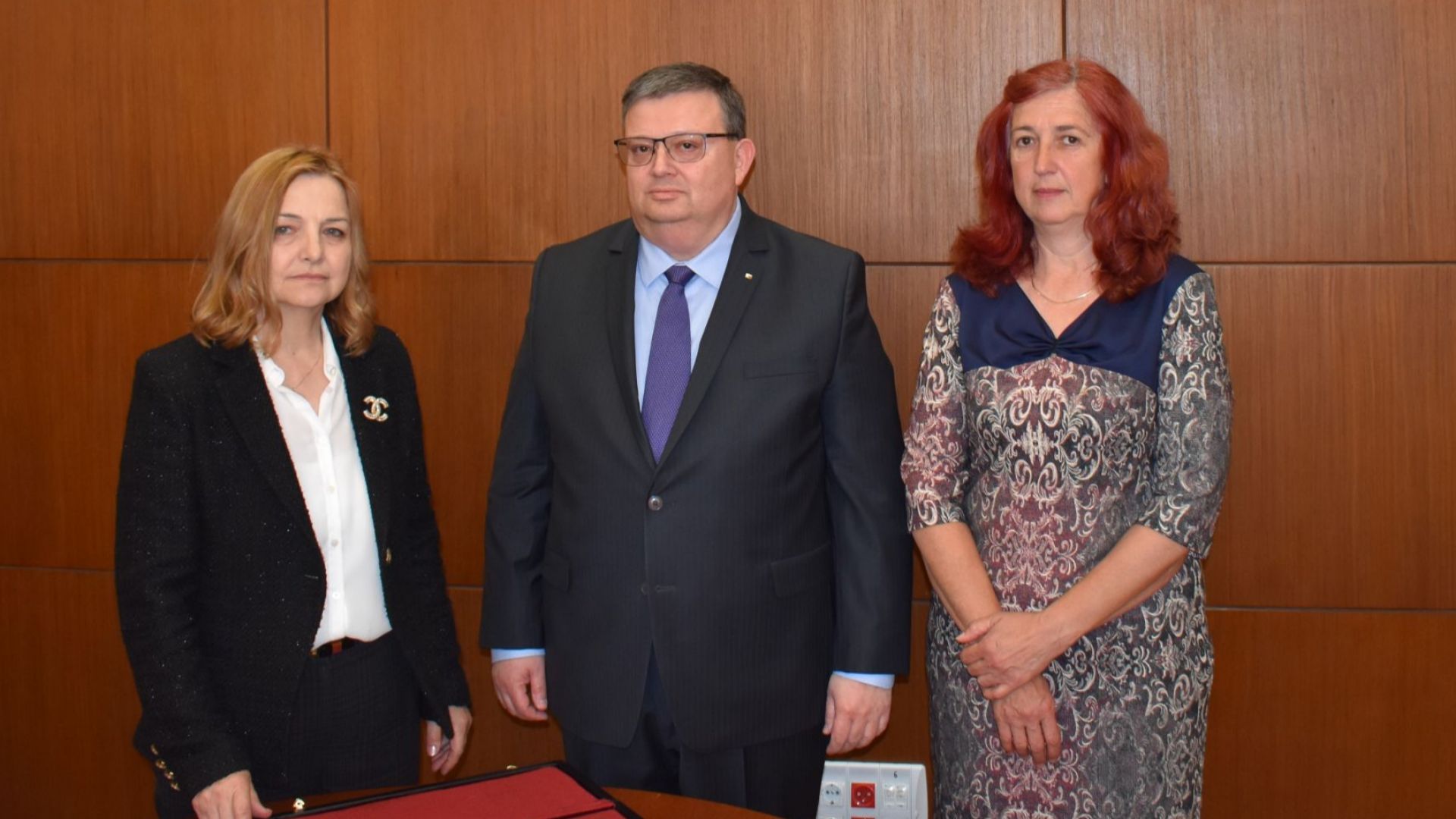 С награда са отличени прокурор Недялка Попова от държавното обвинение